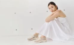 Keen Women's UNEEK Astoria Sandal X SNIDEL | Birch/Plaza Taupe -Shoe Sale Store KEEN W UNEEKAstoriaxSNIDEL Lifestyle PDP Doublewide