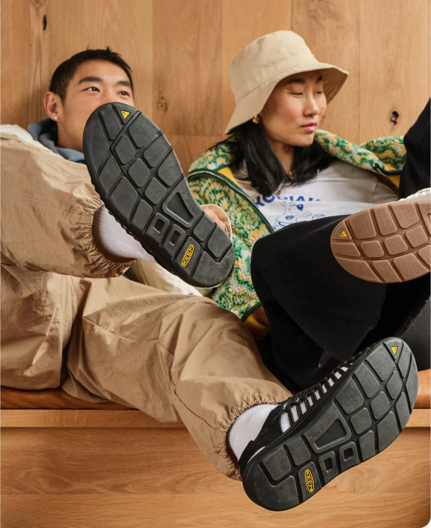 Keen Men's UNEEK | Tortoise Shell/Red Carpet 7 Keen Men's UNEEK | Tortoise Shell/Red Carpet - Image 7