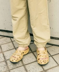 Keen Men's Yogui Arts Clog X THC | Caffe Latte Paisley 15 Keen Men's Yogui Arts Clog X THC | Caffe Latte Paisley -Shoe Sale Store MYoguiArtsLifestylePDPSingleRight